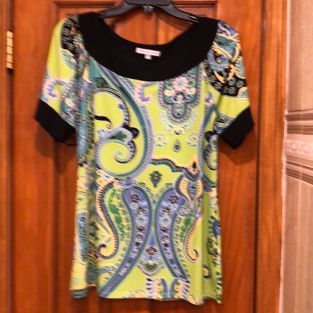 Green blouse with black sleeves